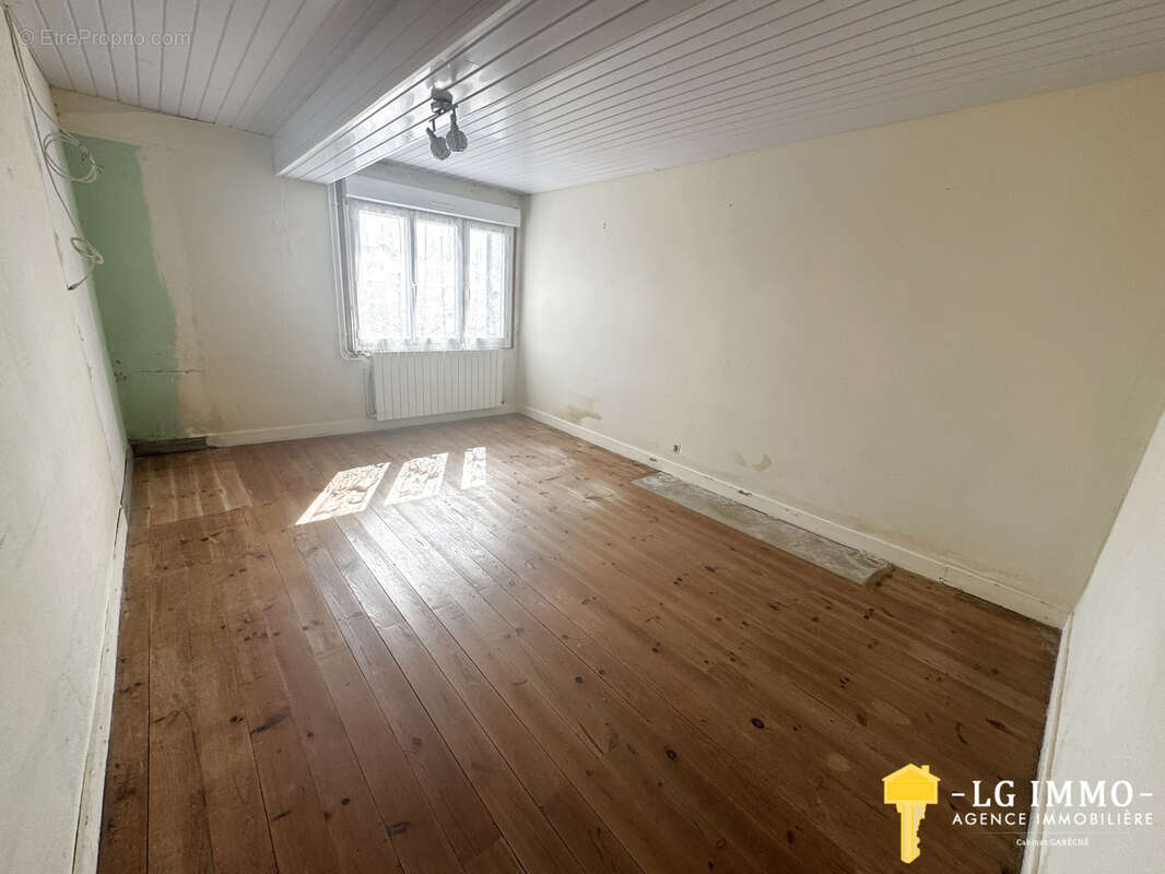Maison de plain-pied au milieu de son jardin arboré d'arbres fruitiers avec grange de 346 m2 - photo 13