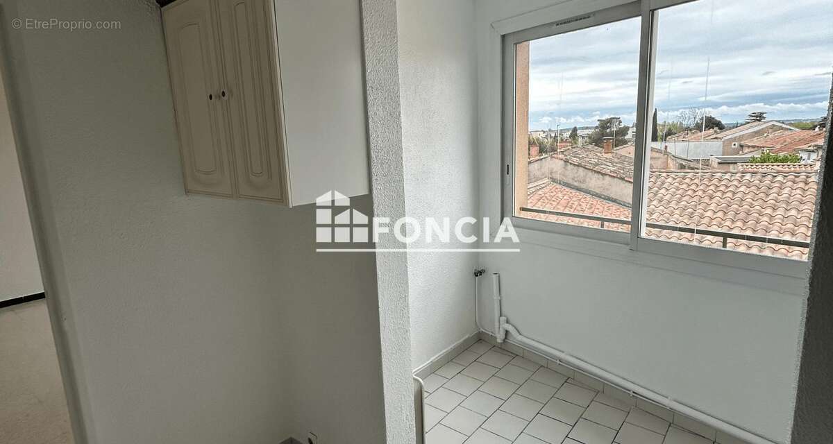Monteux centre-ville – Appartement T3 de 62 m² rénové avec loggia, garage et cave - photo 5