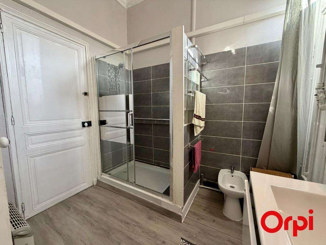 Appartement à MARSEILLE-1E