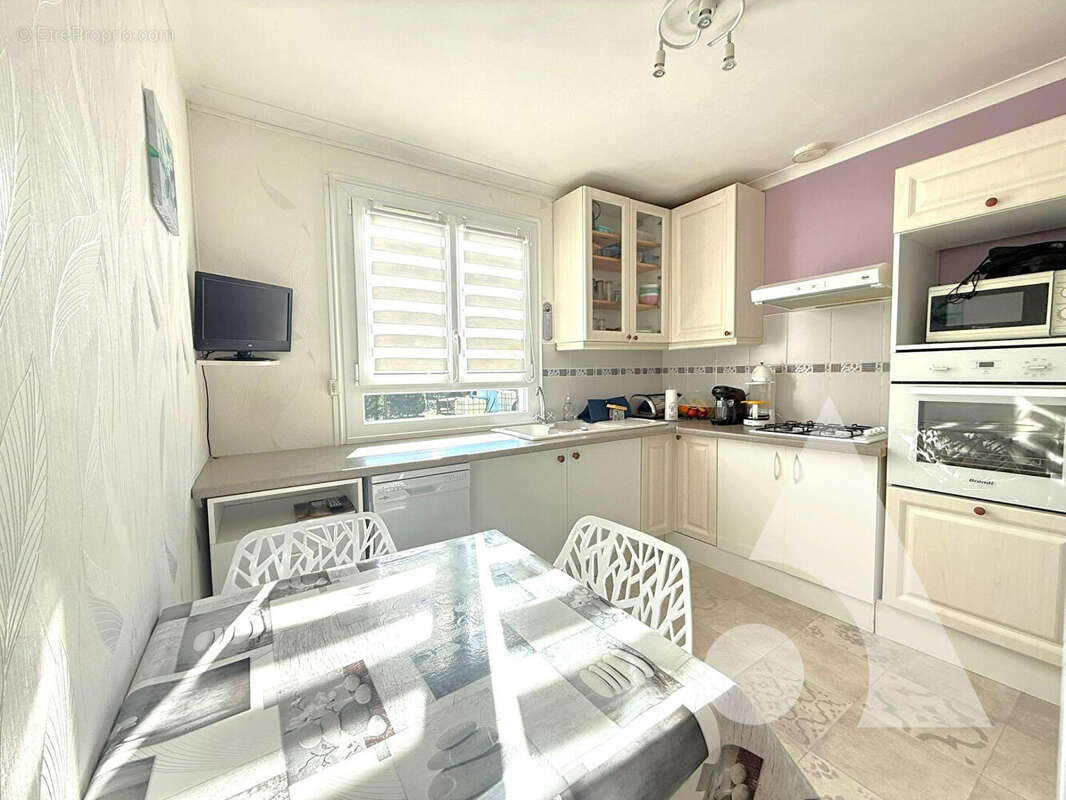 Maison à LA NEUVILLE-ROY