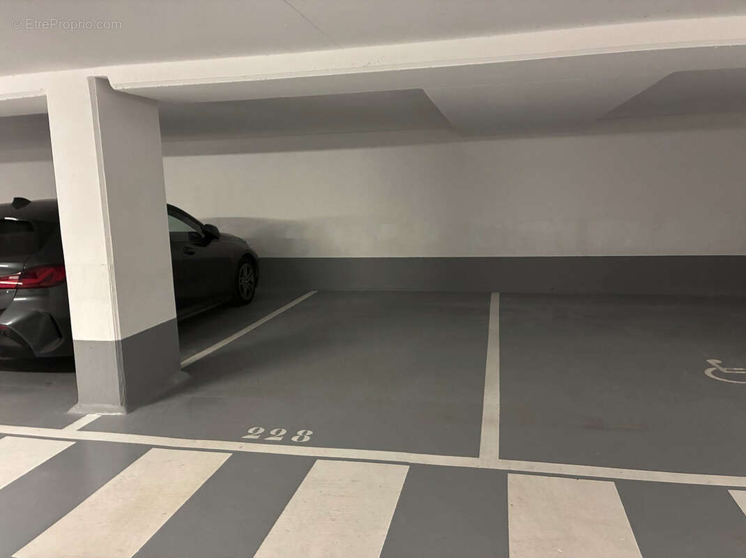 Parking à ISSY-LES-MOULINEAUX