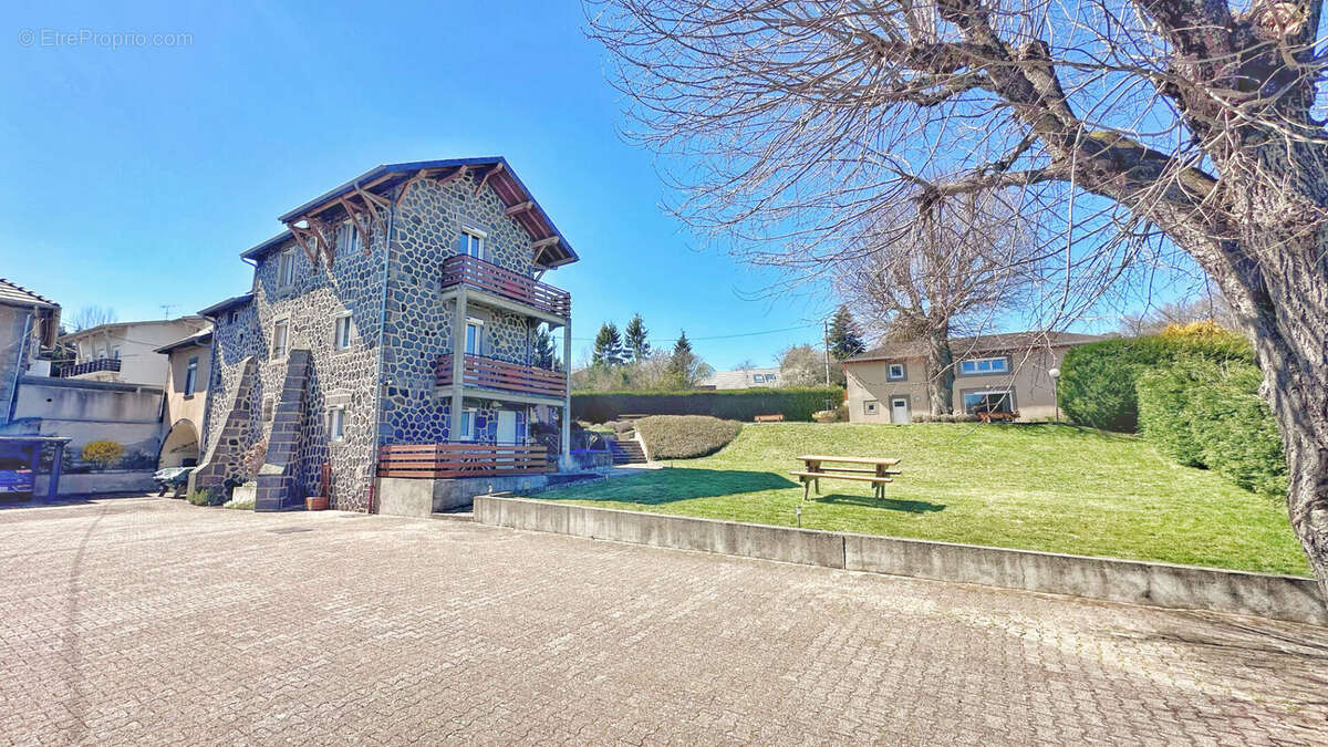 Maison à AYDAT
