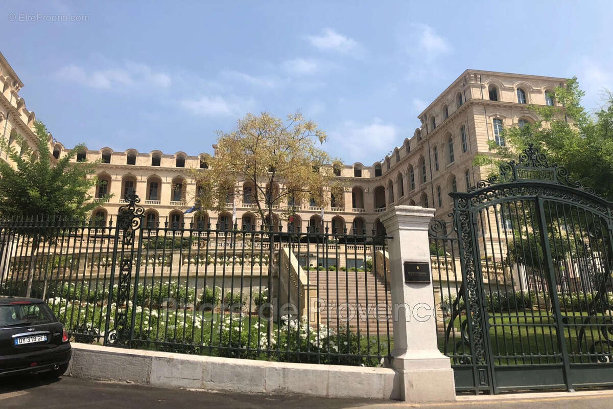 Appartement à MARSEILLE-2E