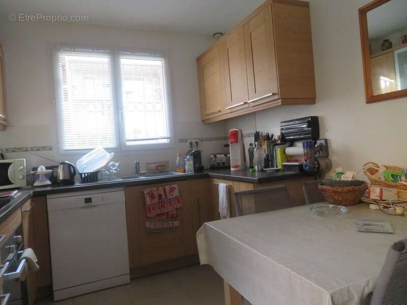 Belle MAISON sur 2 niveaux de 95 m3 à vendre centre ville de DIGNE LES BAINS (04) - photo 7