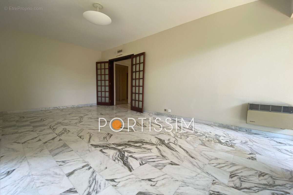 Appartement à SAINT-LAURENT-DU-VAR