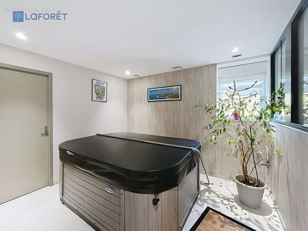 BIGNAN - Maison 240m², 4 suites parentales - photo 5