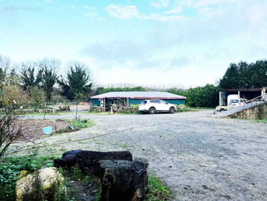 Lot de 6 biens à aménager 2 - Maison à VER-SUR-LAUNETTE