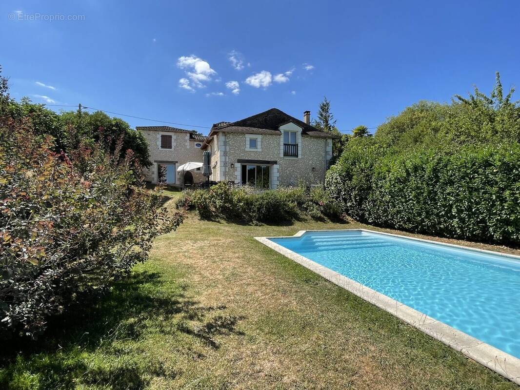 Maison à NEUVIC