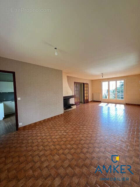 Maison à SAINT-ETIENNE-DE-MONTLUC