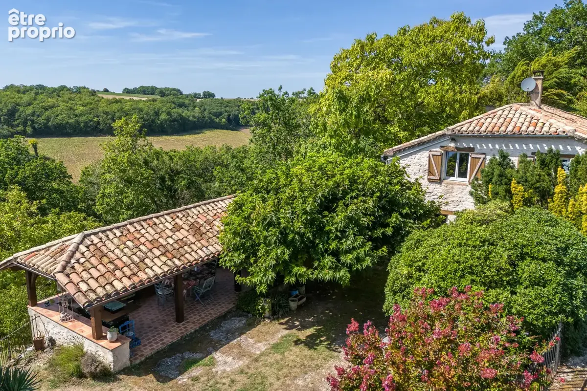 Maison de campagne avec piscine, annexe, dépendances et garage - photo 3