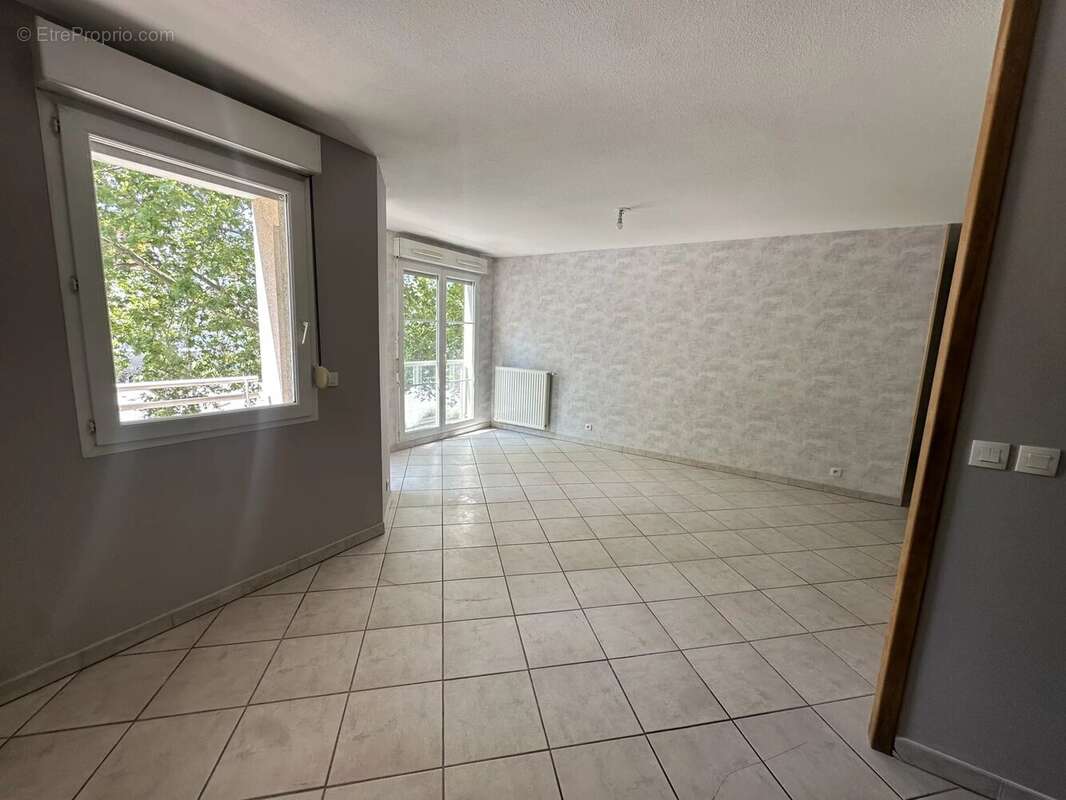 T4 lumineux de 87 m² avec balcon, ascenseur et garage en option – Secteur Gare - photo 2