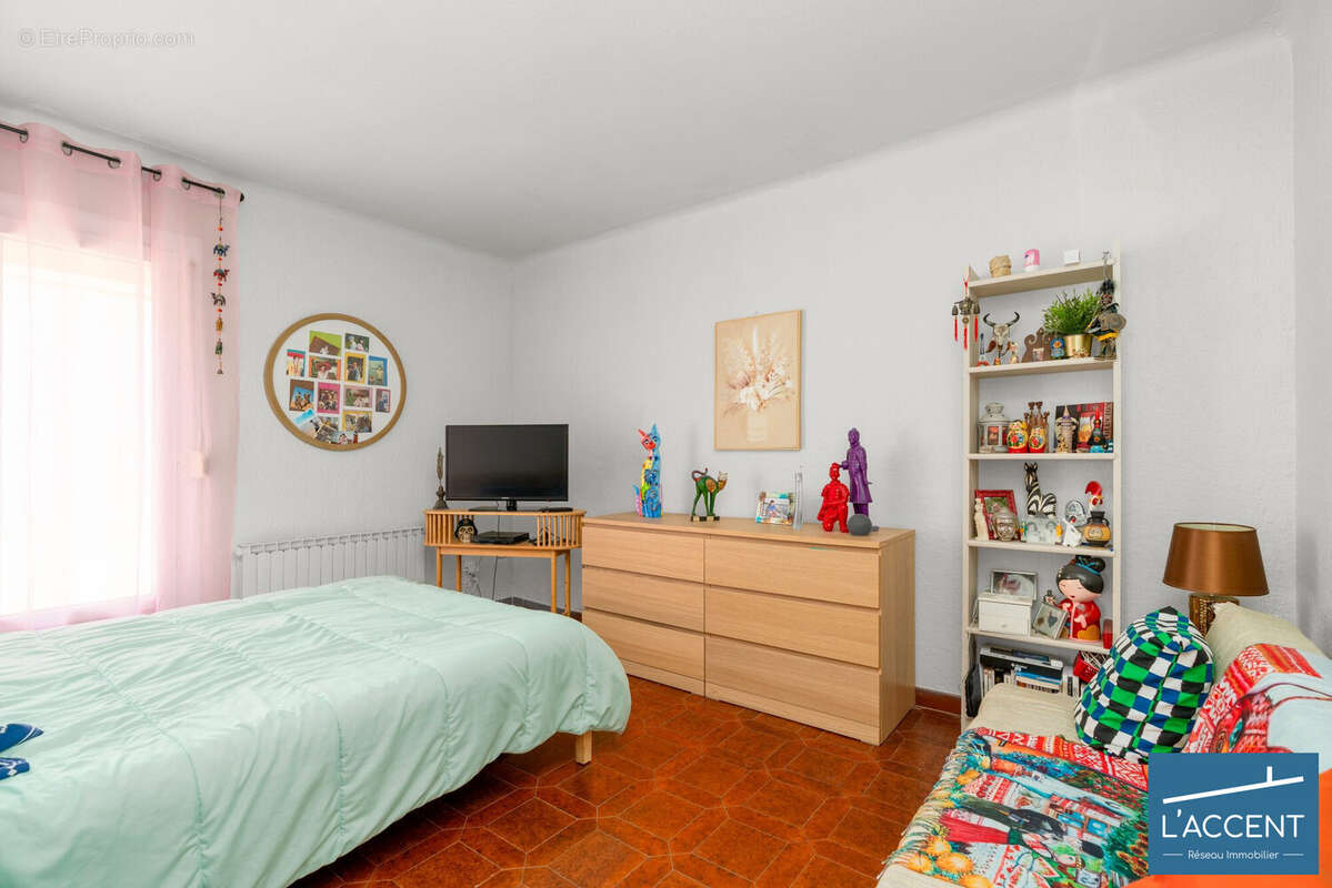 Appartement à UCHAUD
