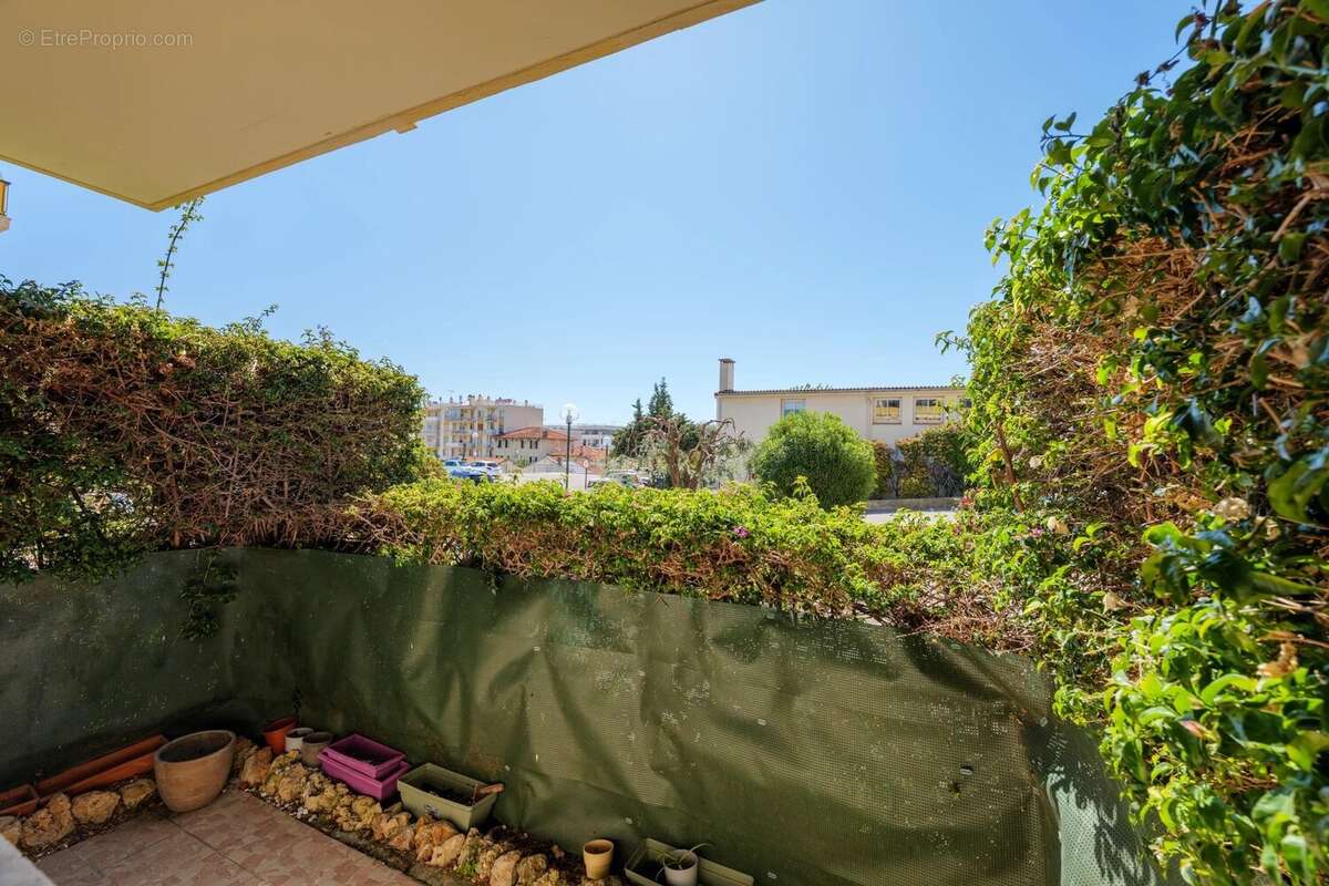 Appartement à SAINT-LAURENT-DU-VAR