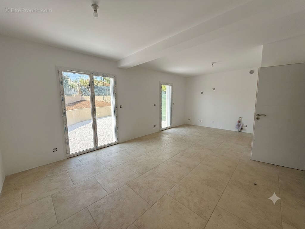 Maison Saint Maximin La Sainte Baume 4 pièce(s) 76.76 m2 - photo 3