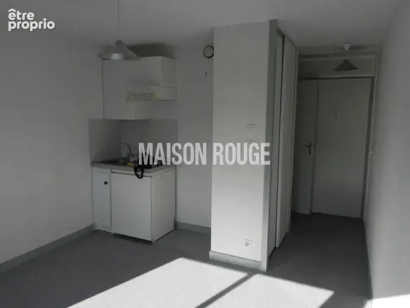 RENNES : studio avec place de parking privative - photo 2