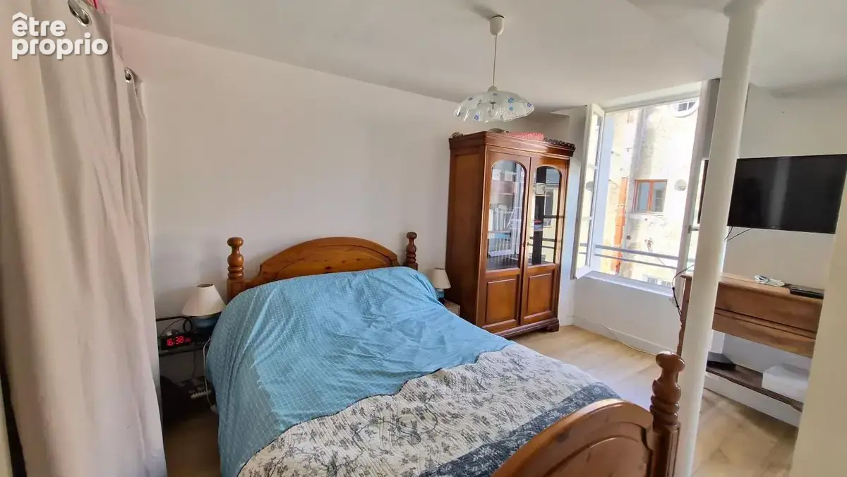 Centre ville, T2, 50 m², 1er étage, parking privé, bon état - photo 8