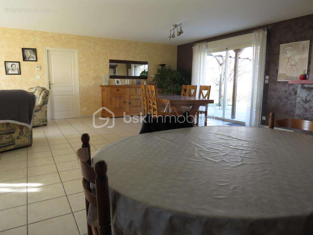 Maison à AZAY-SUR-THOUET