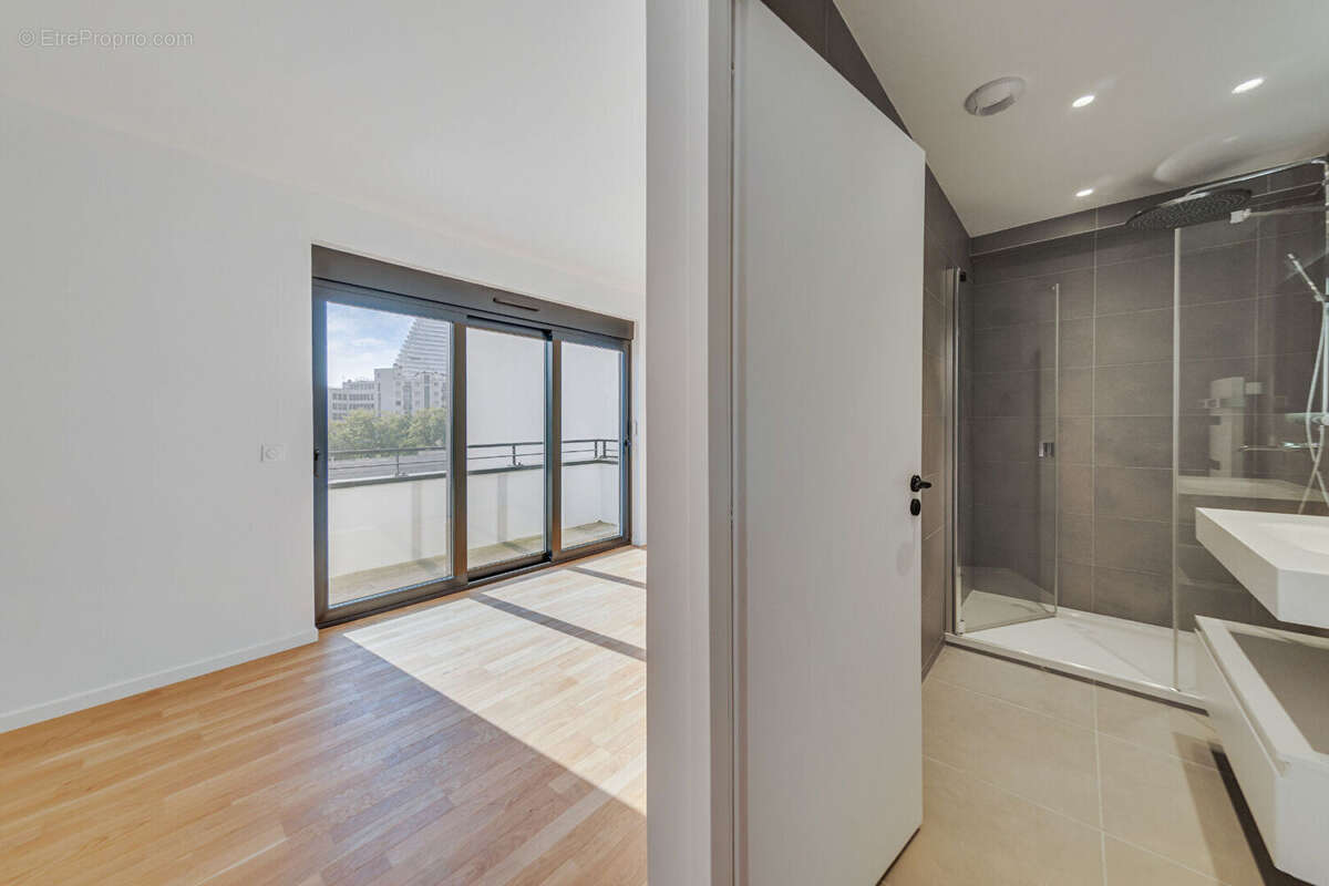 Appartement à PARIS-15E