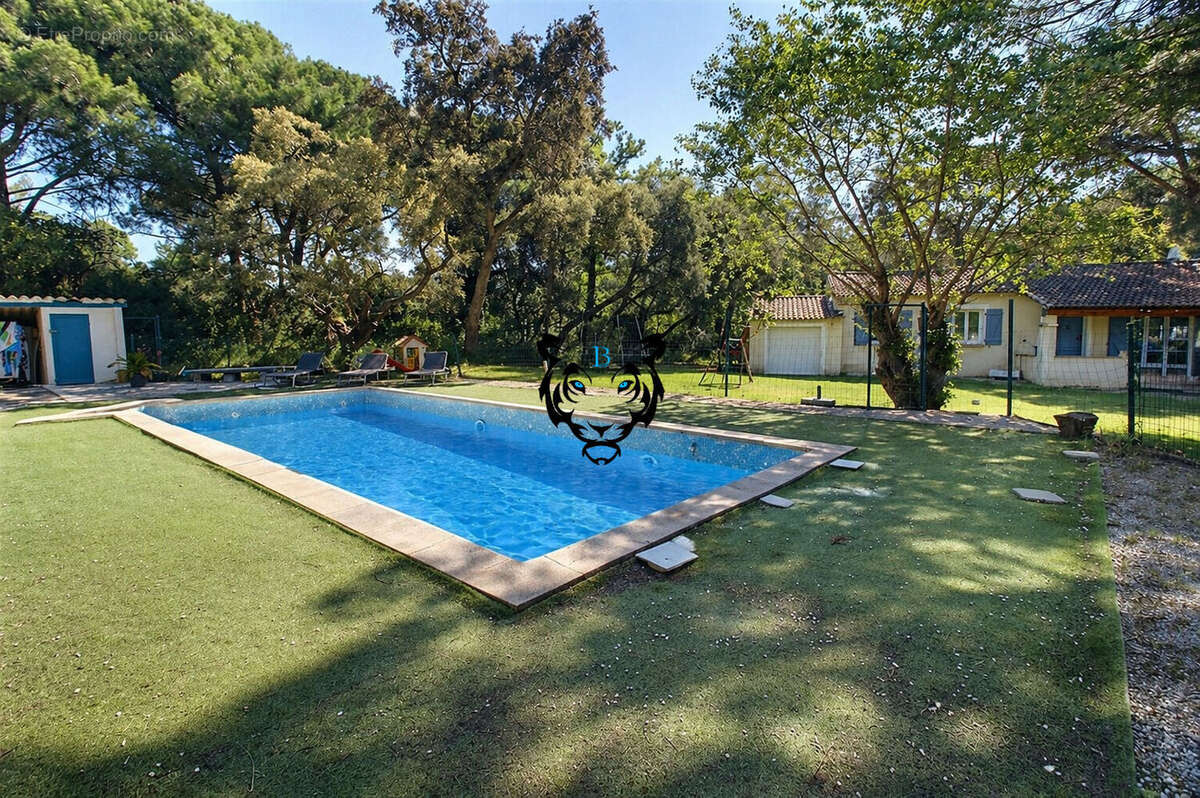 Maison à ROQUEBRUNE-SUR-ARGENS