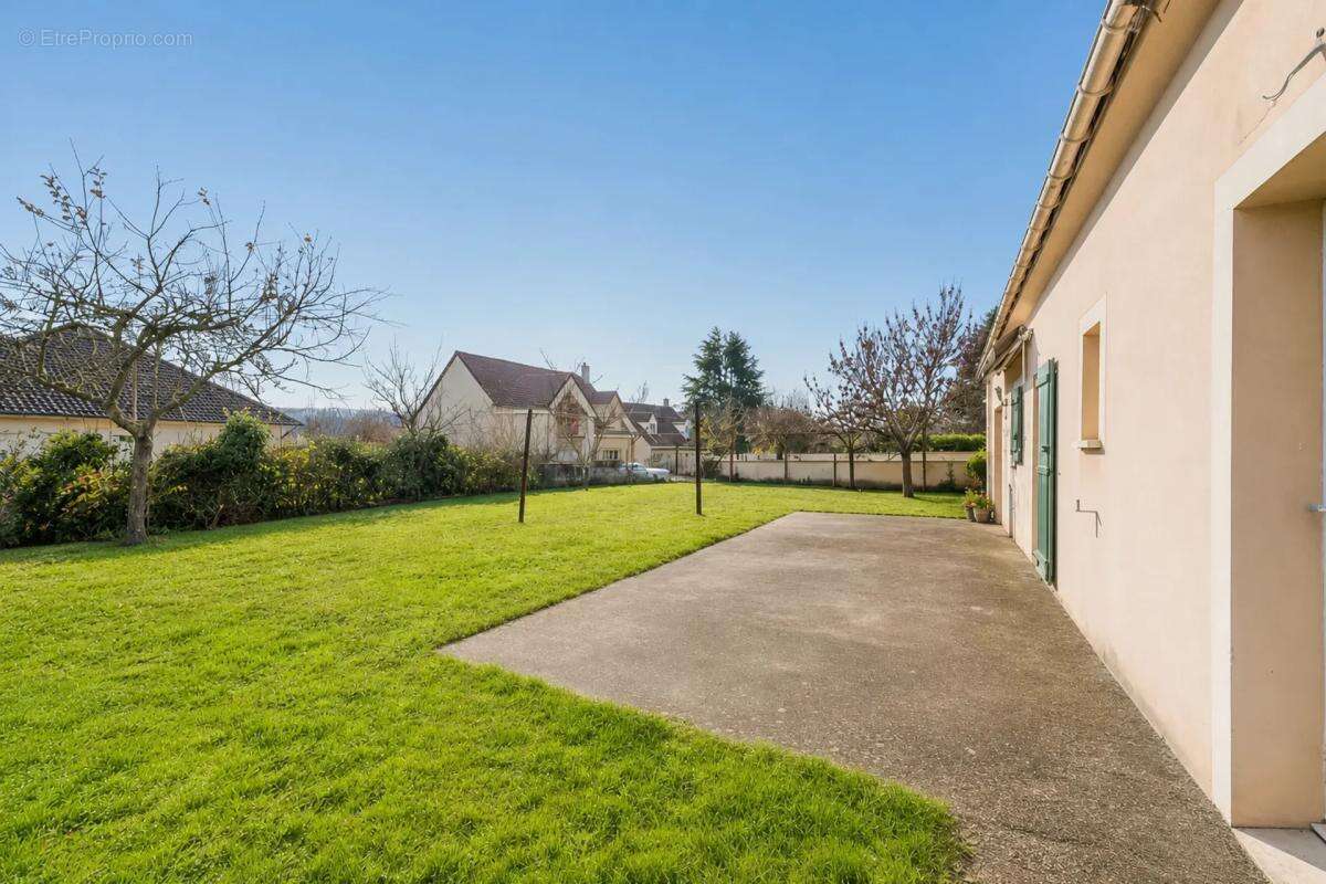 Maison familiale moderne de 200 m² avec jardin spacieux - photo 16