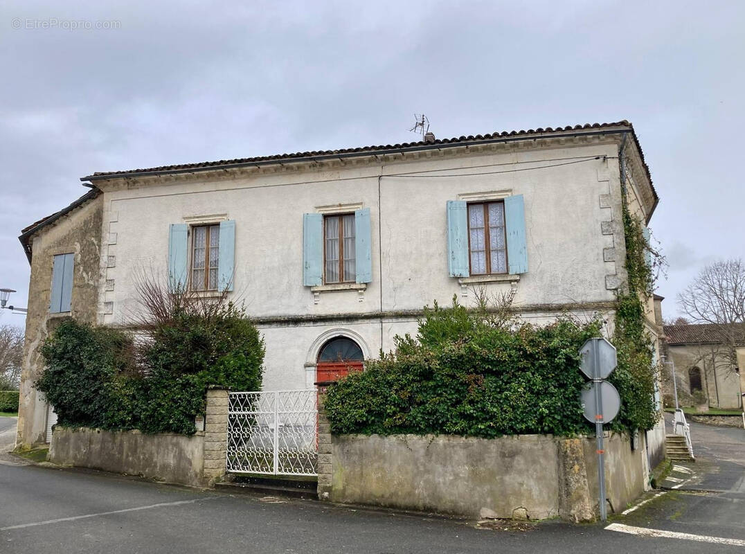 Maison à PUJOLS-SUR-CIRON