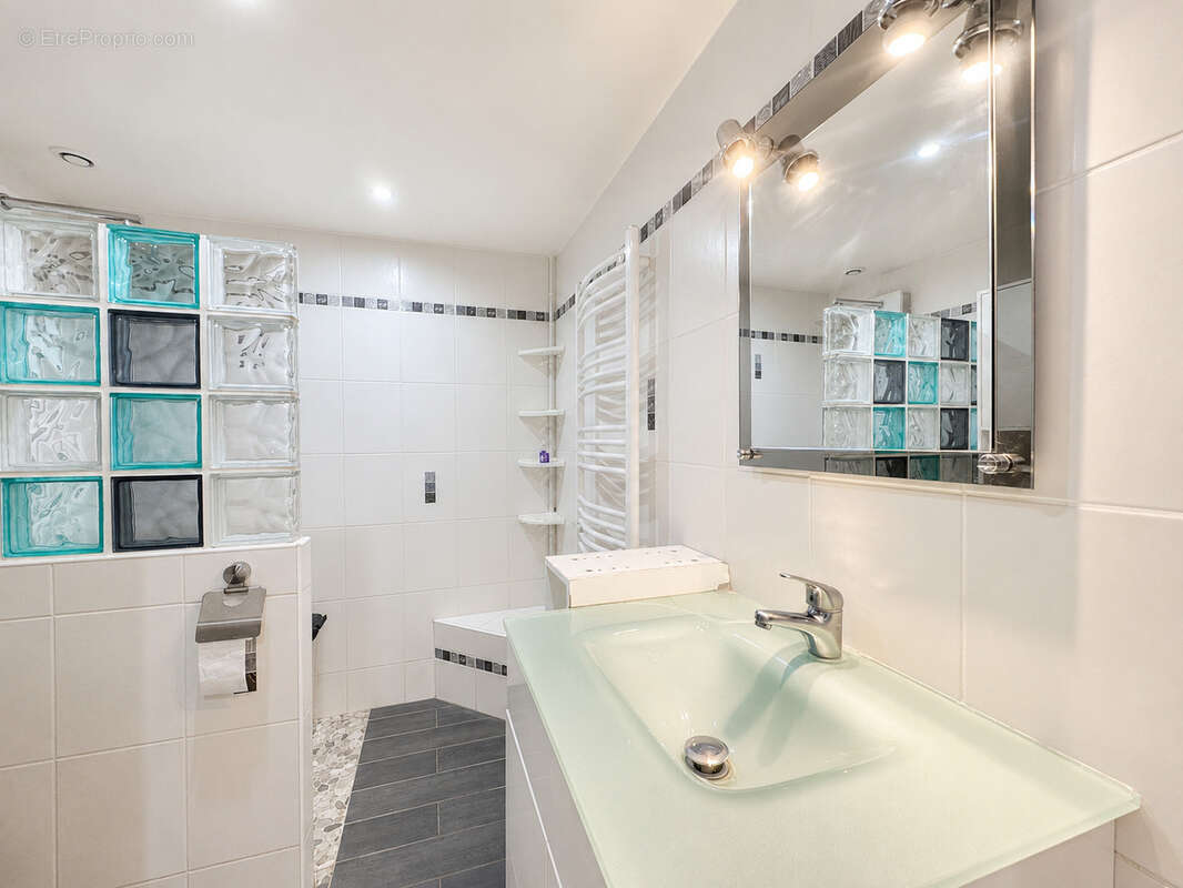 Maison rénovée, dépendances, écuries, carrière   1,9 ha de terrain - photo 6
