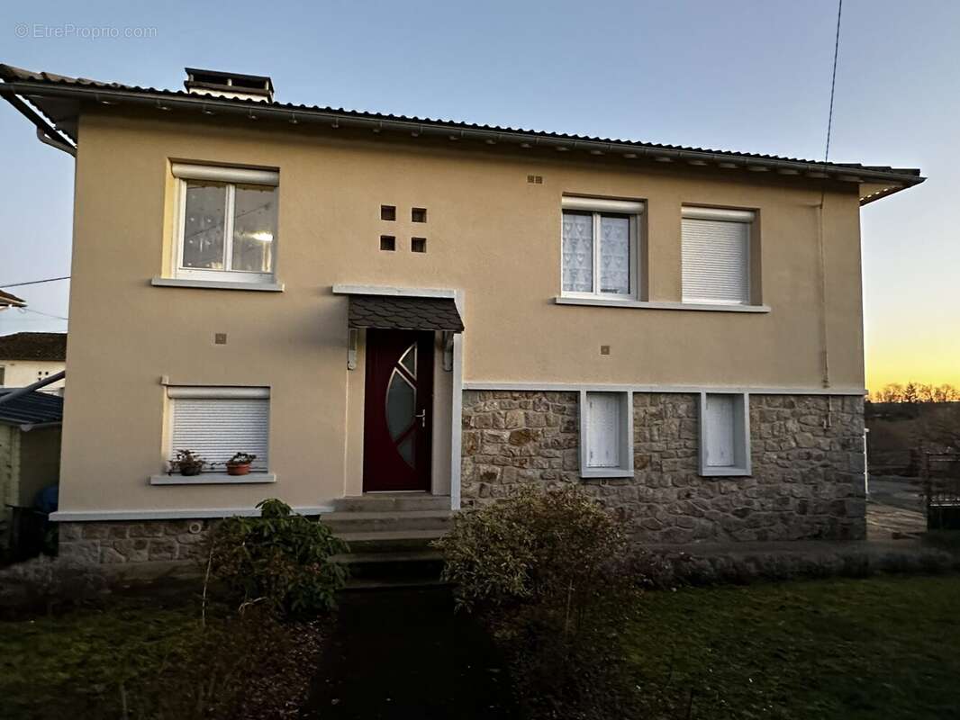 Maison 108 m² à Pleaux  - photo 3