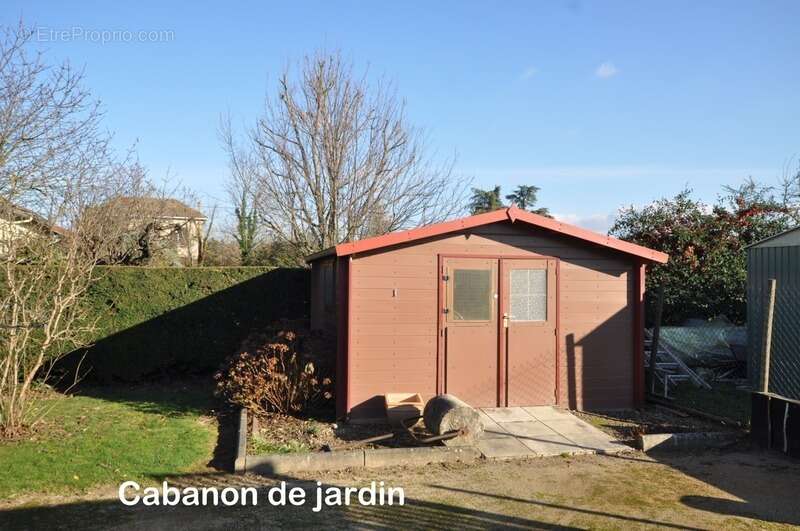 Maison à LAPEYROUSE-MORNAY