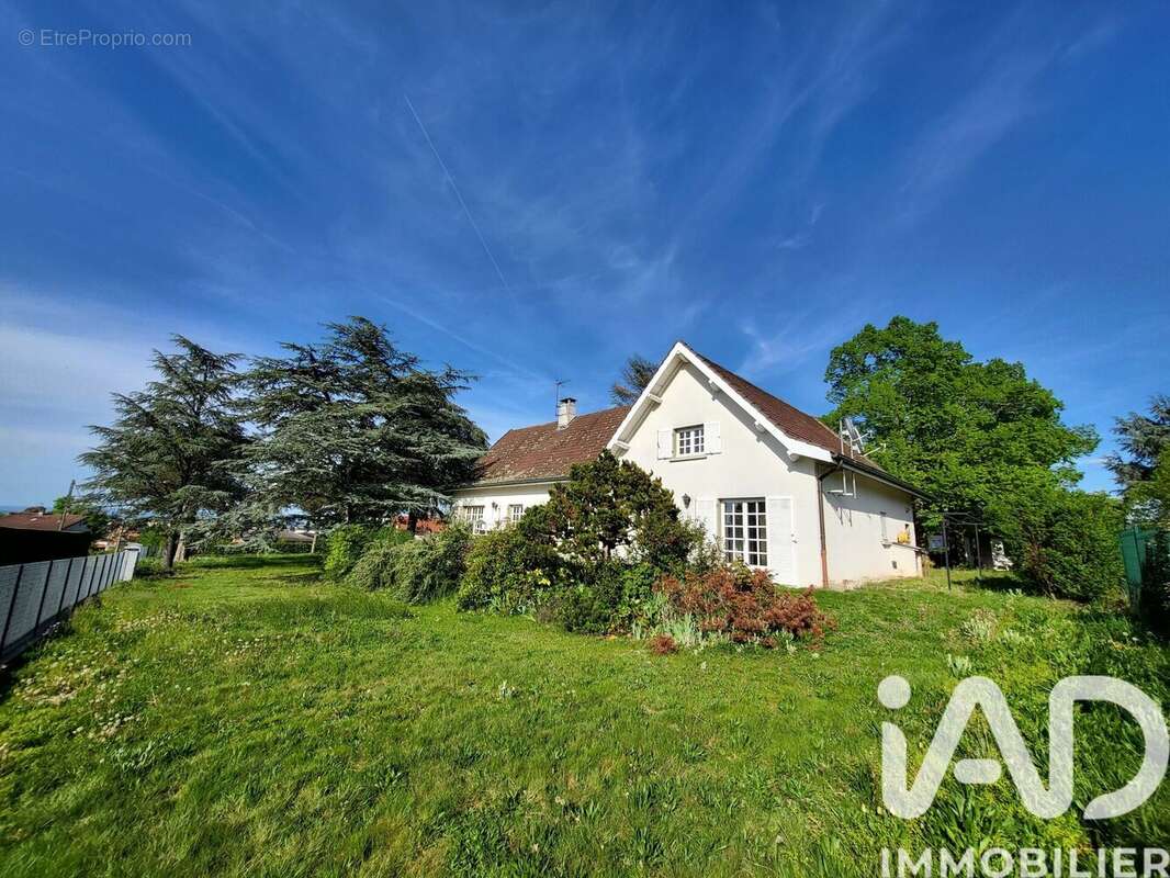 Photo 2 - Maison à SAINT-JUST-SAINT-RAMBERT