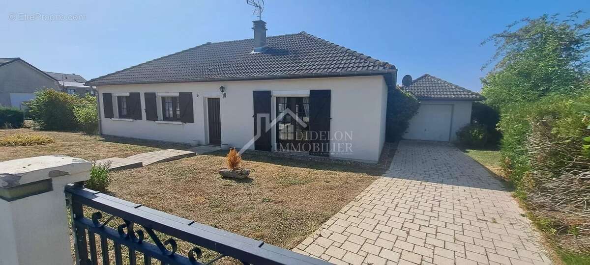 Pavillon de plain pied - 99m² hab + 2 garage - 1154m² de terrain - photo 3