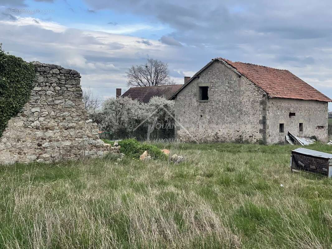 Terrain à YGRANDE