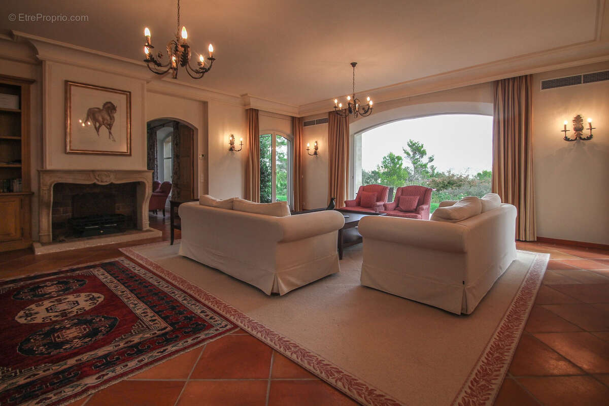 Maison à TOURRETTES