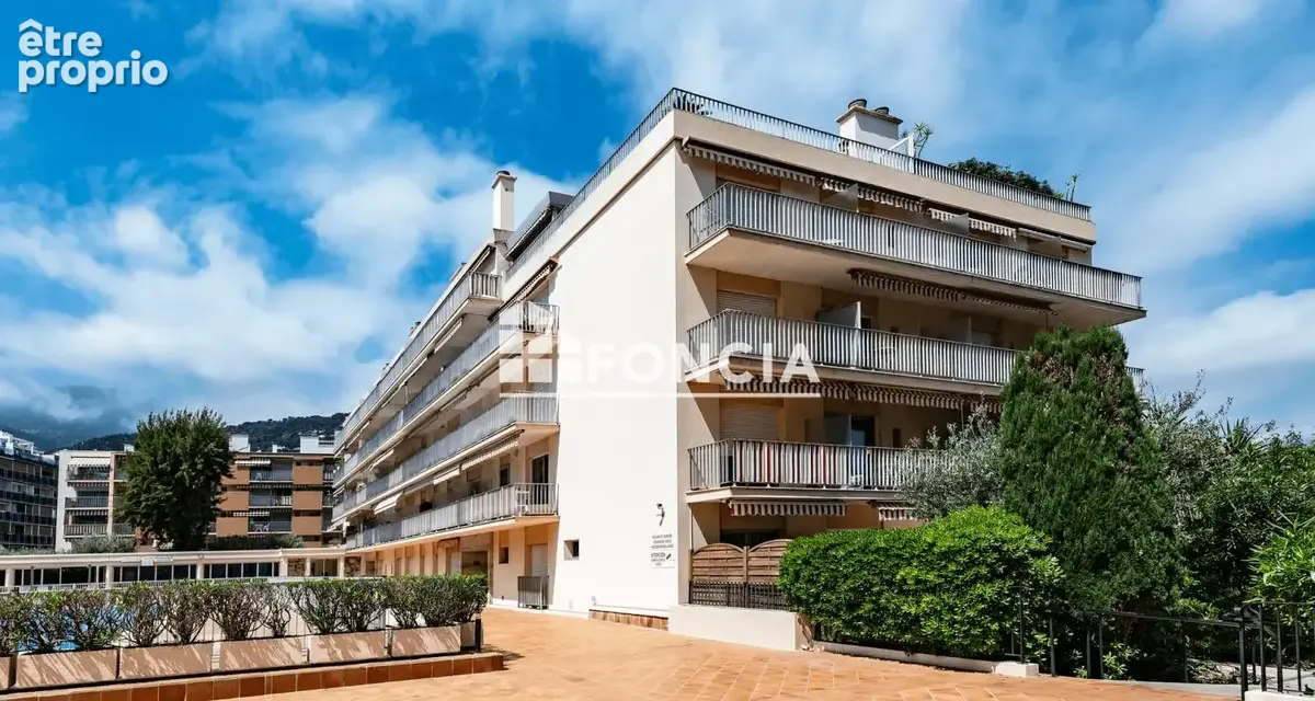 Roquebrune cap martin en residence en front de mer avec piscine  studio avec terrasse et cave - photo 4