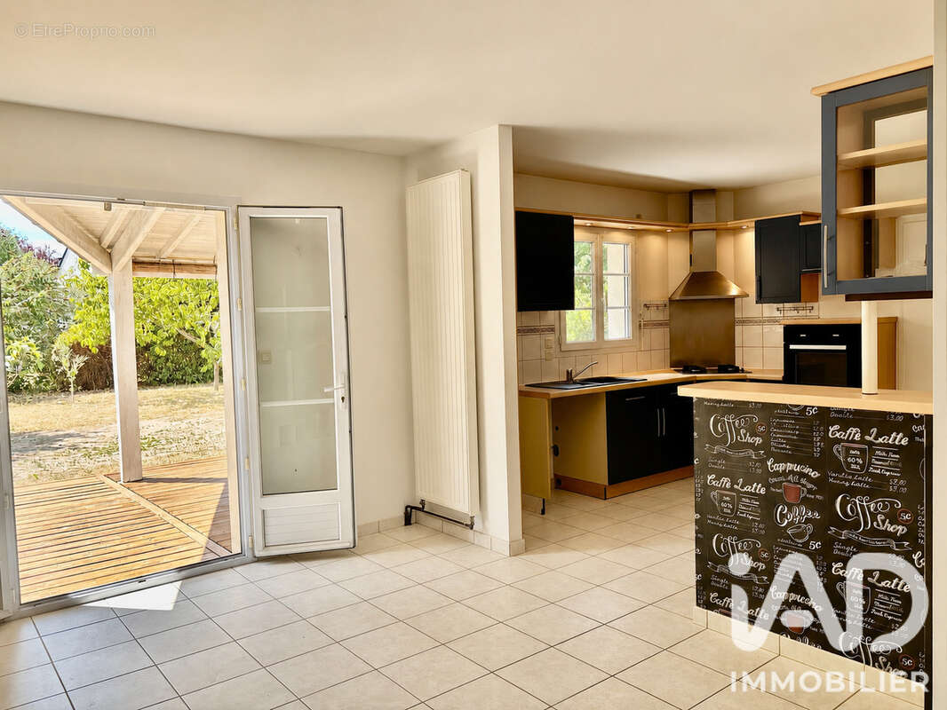 Maison 143 m² à Veigne  - photo 2