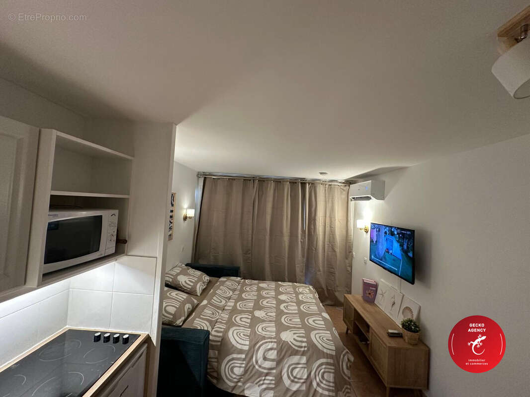 Canapé lit dans le salon - Appartement à ROQUEBRUNE-SUR-ARGENS