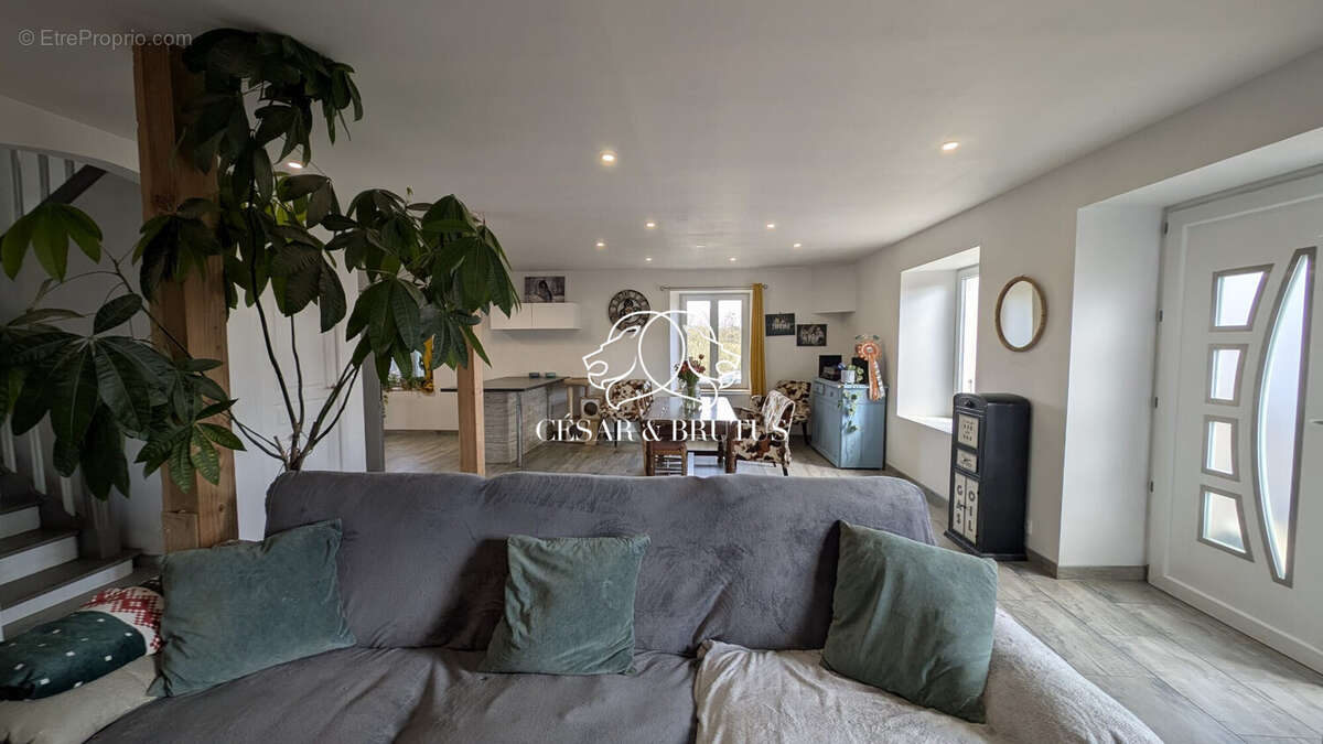 Maison 132 m² à Saint-Pierre-Du-Champ  - photo 7