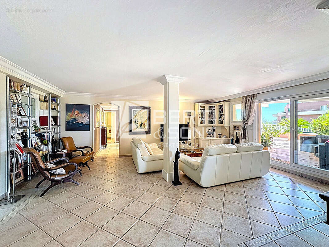 Appartement à MANDELIEU-LA-NAPOULE