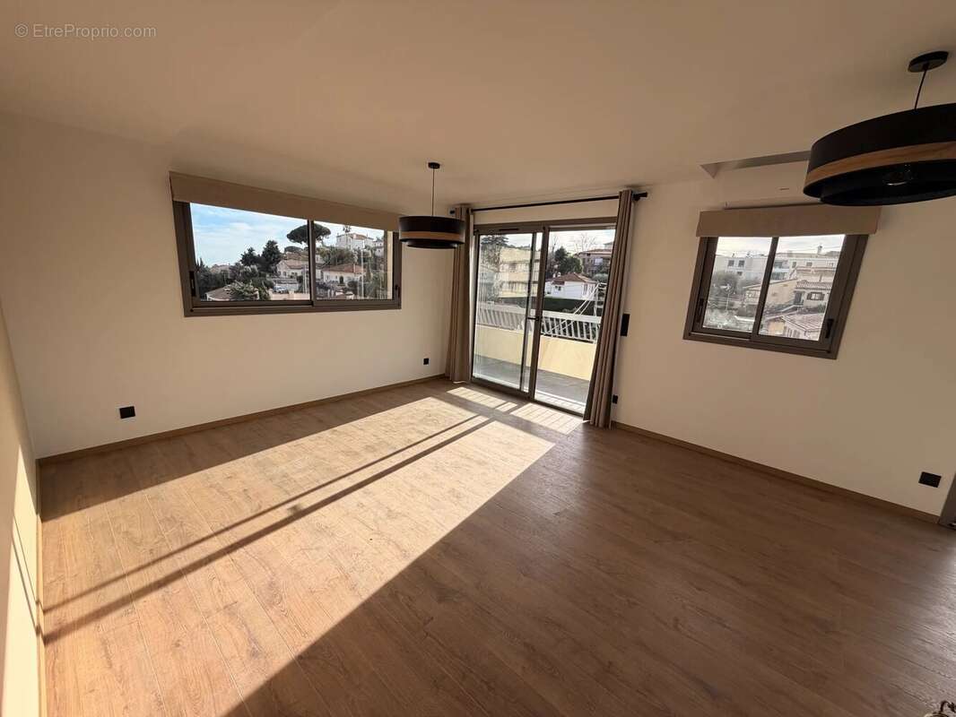 Appartement à VENCE