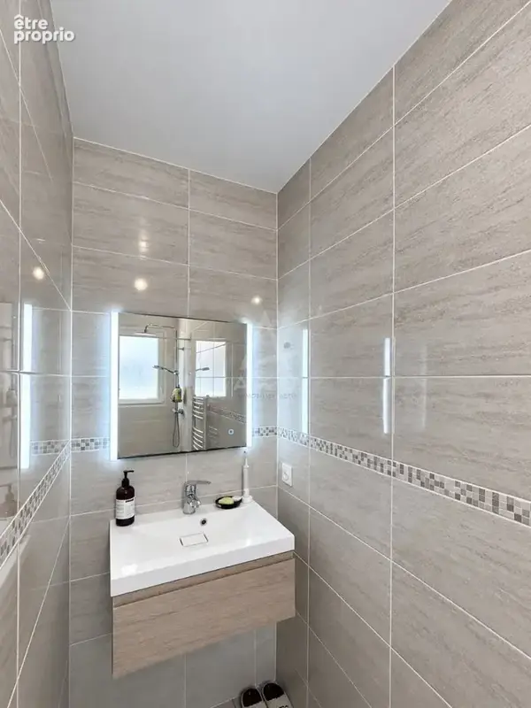 Maison récente de 146 m² avec piscine sur terrain arboré de 1 646 m² - photo 12