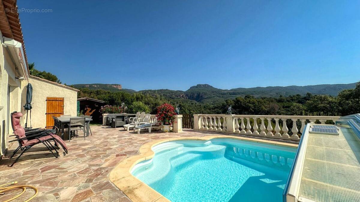 Maison à ROQUEBRUNE-SUR-ARGENS