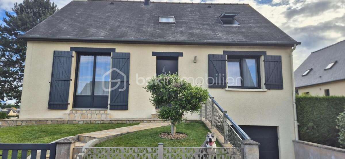 BEAUCÉ – Maison rénovée de 105,48 m² avec vie de plain-pied, sous-sol complet et terrain clos de 492 m² - photo 2