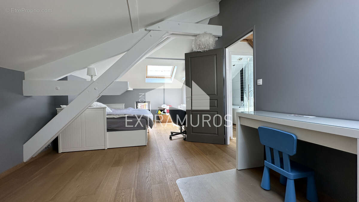 Maison à FLEURIEUX-SUR-L'ARBRESLE