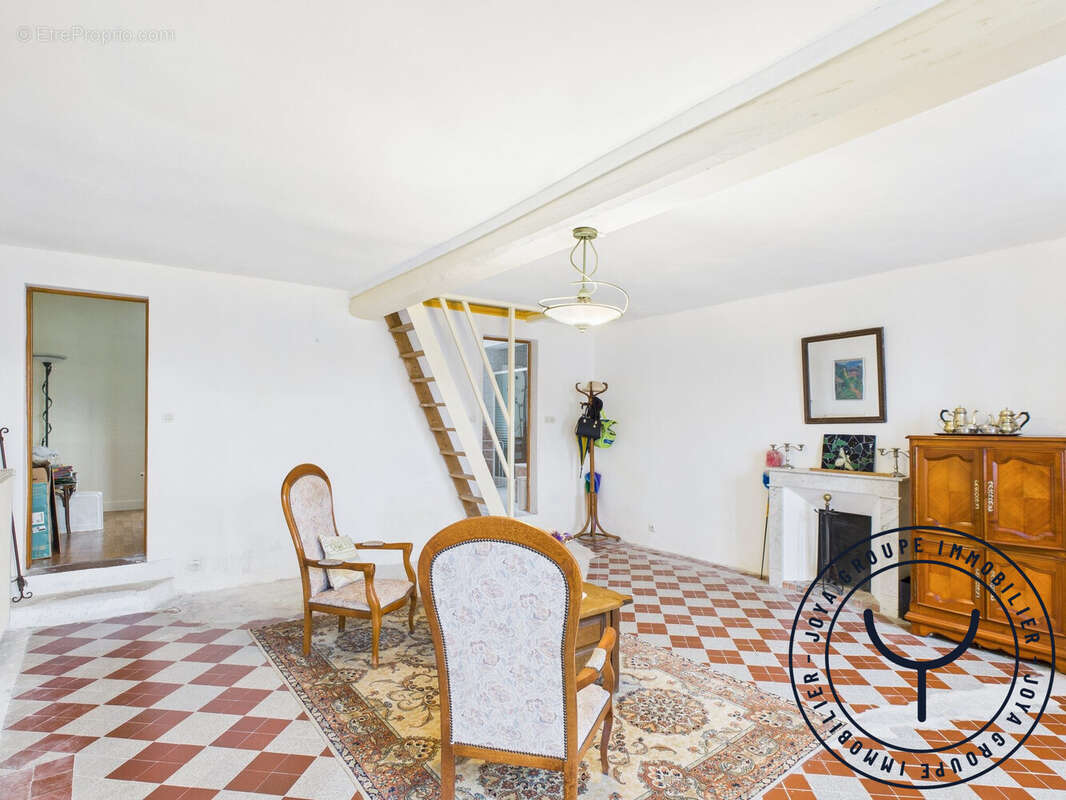 Maison à MAIZIERES-LA-GRANDE-PAROISSE