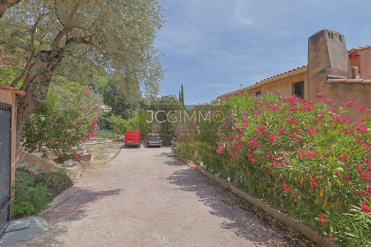 Villa T8 190m2 hab + Dépendance + Piscine + Vue dominante - photo 20