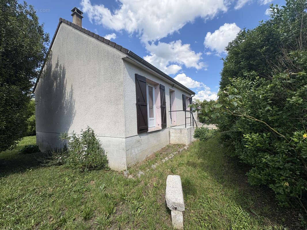 Maison à VILLENEUVE-SUR-YONNE