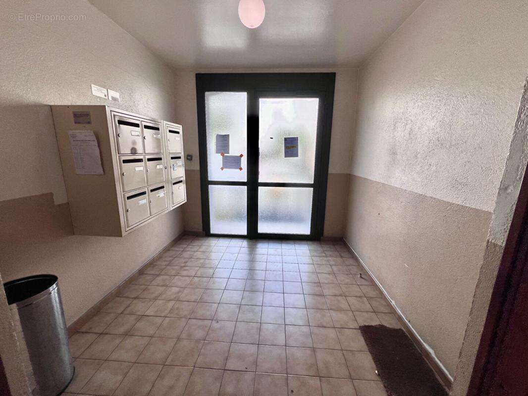 Appartement T3  de 61 m² à rénover, dans le secteur prisé du moulin à vent en rez-de-chaussée - photo 9