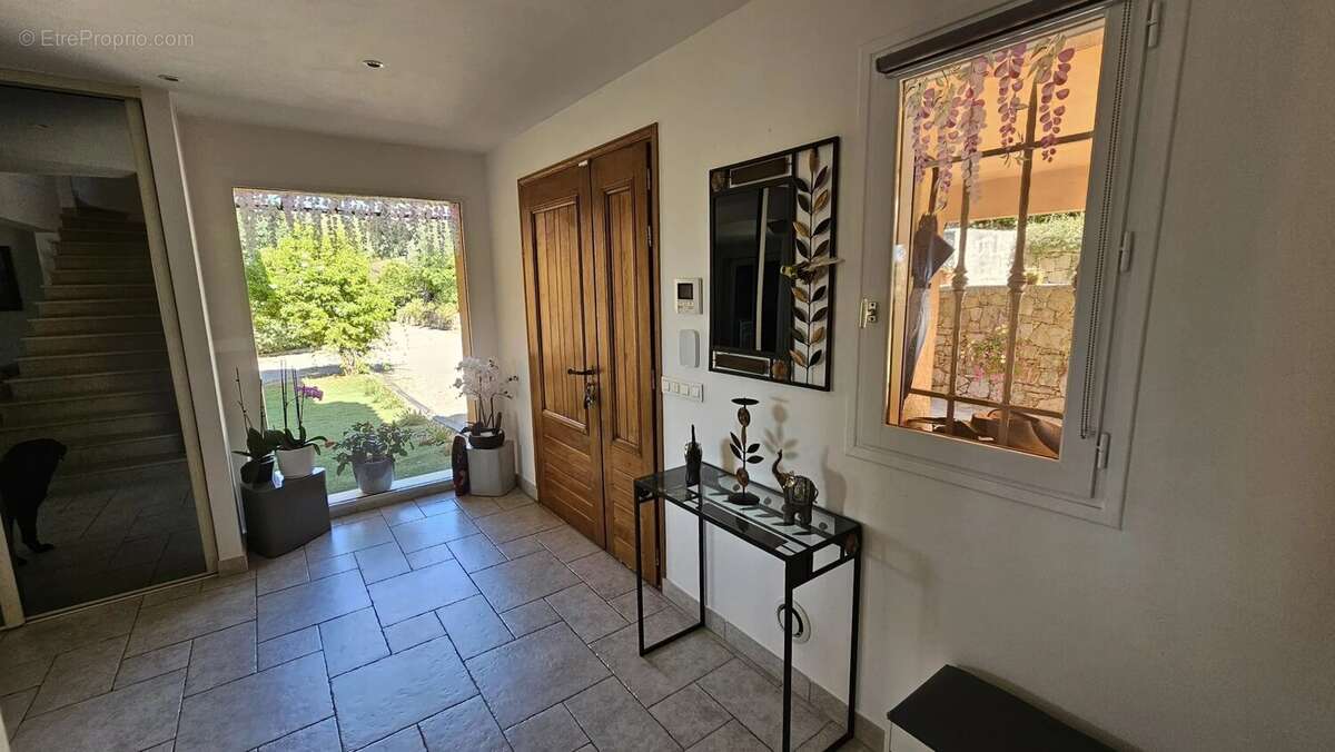 Maison à CHATEAUNEUF-GRASSE