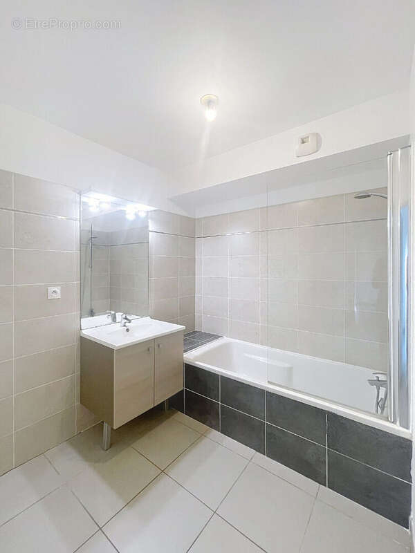 Appartement à VILLENEUVE-LES-AVIGNON