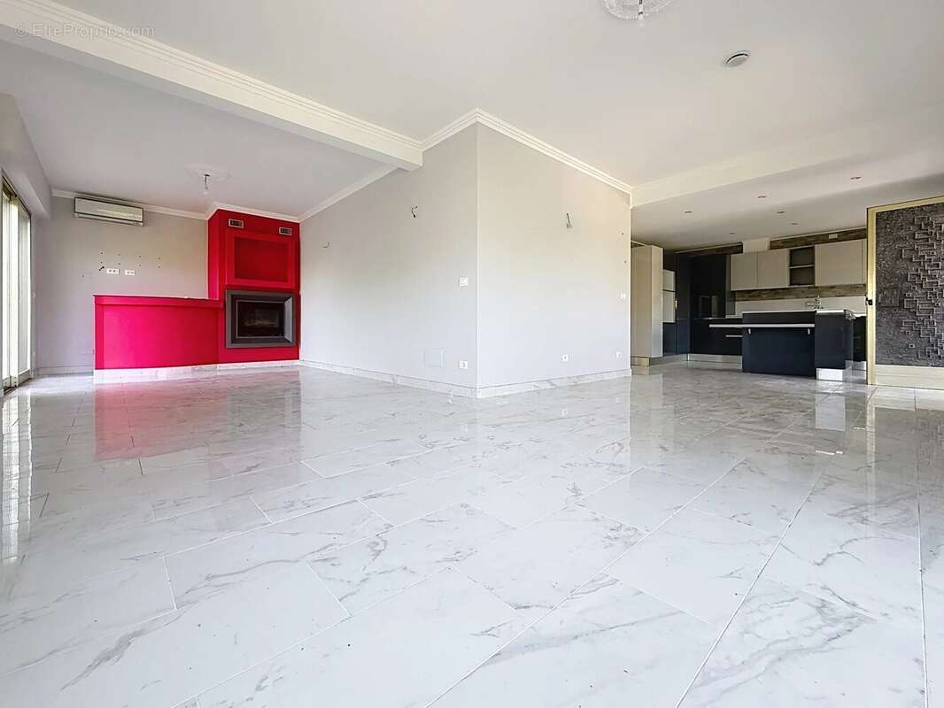 Maison 220 m² à Tourrette-Levens  - photo 2