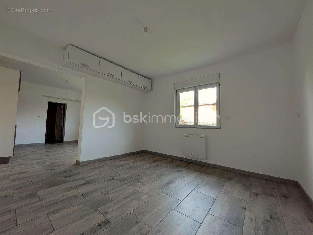 Maison avec dépendance et terrain - photo 10